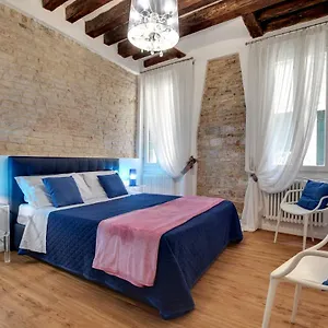 Charming Castello By Wonderful Italy Διαμέρισμα