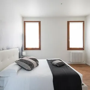  Appartement In San Marco With Canal View By Wonderful Italy